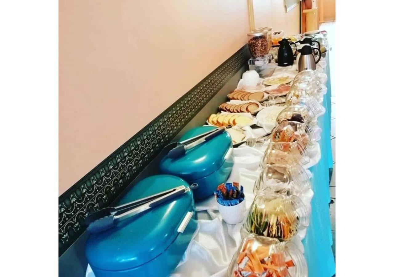 图尔酒店 蓬德拉尔什 外观 照片